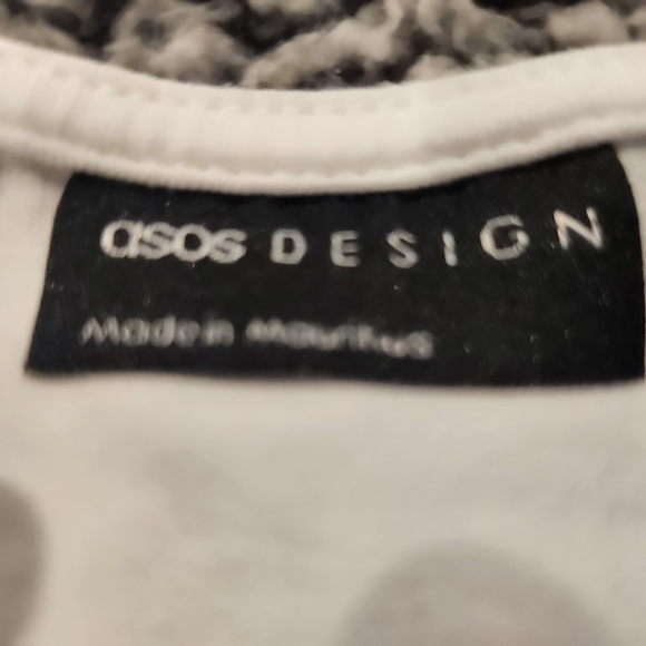 ASOS design long sleeve backless top, size S - Picture 2 of 3